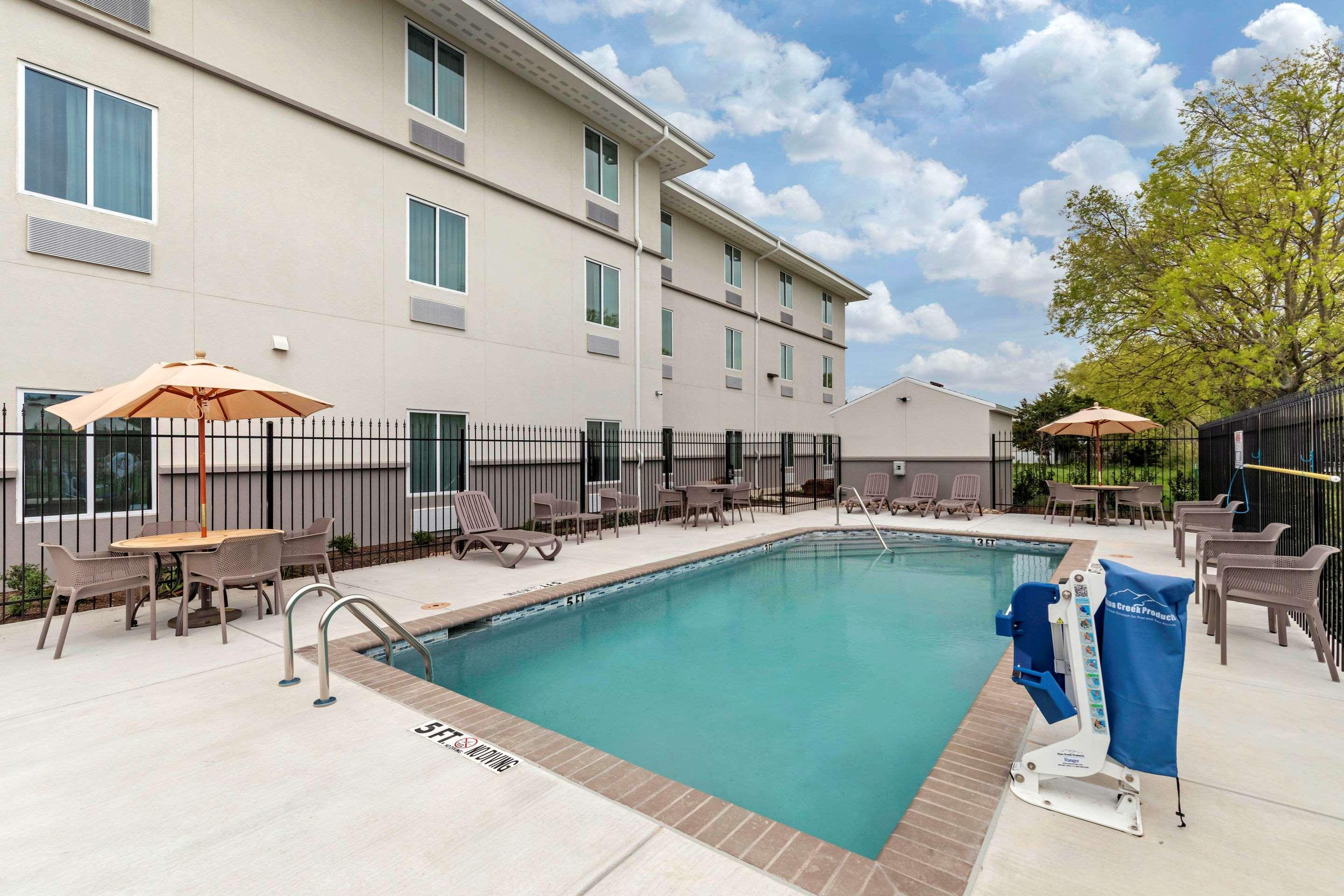 Mainstay Suites Lancaster Dallas South Buitenkant foto