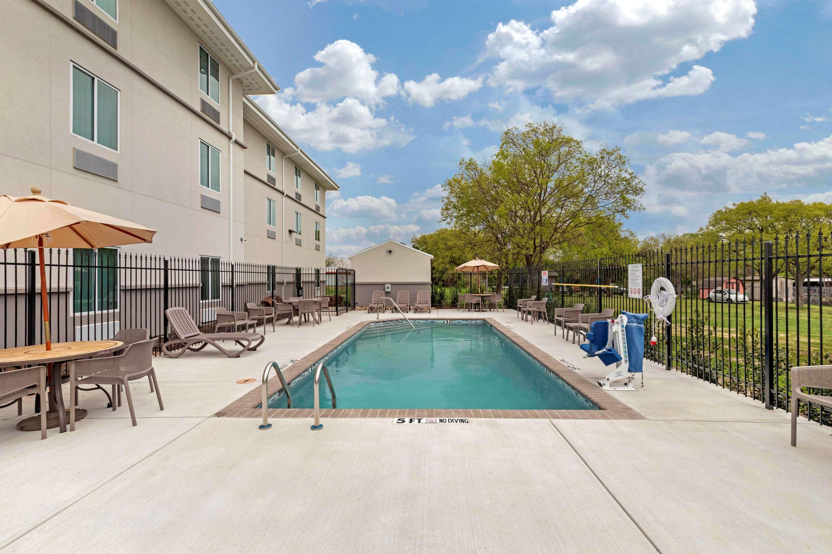 Mainstay Suites Lancaster Dallas South Buitenkant foto